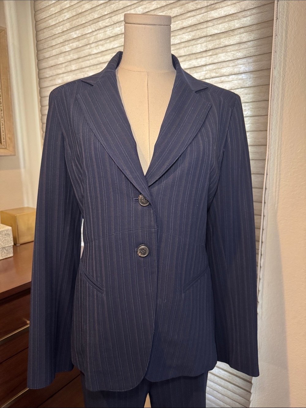 Anne Klein Navy Pinstripe Women's Suit - Two-Piece Blazer & Pants. Size 4&6 - Picture 2 of 10
